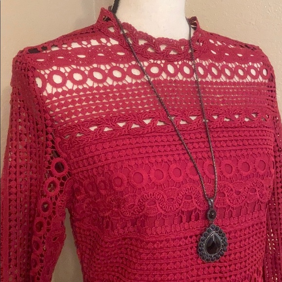 🌻Lovely Crochet lace peplum top in burgundy.🌻 - Picture 2 of 7